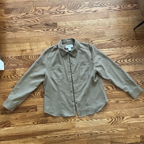 Vintage Jones Wear Sport Soft  Tan Button Down Shirt Womens size 16​ - Picture 8 of 9